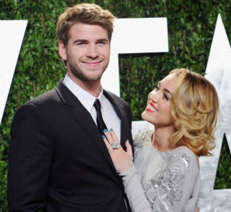 Liam Hemsworth aparece con la familia de Miley Cyrus en foto navideña