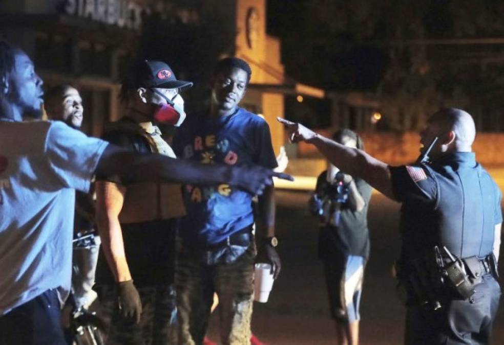 Fuertes manifestaciones en Minneapolis dejan un muerto y varios edificios en llamas (FOTOS)  