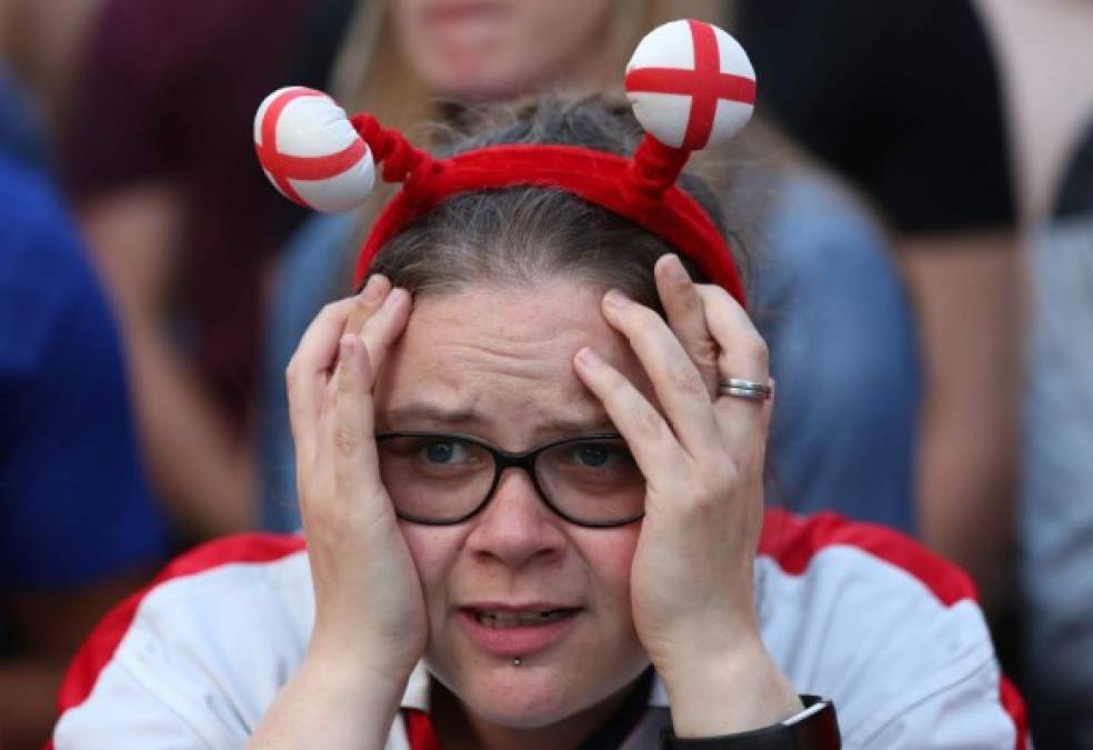 FOTOS: El llanto de las bellas aficionadas de Inglaterra tras la derrota ante Croacia en el Mundial