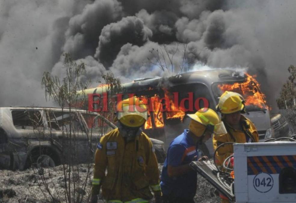 Las 15 fotos más impactantes del incendio que consumió al menos 400 vehículos en la DPI