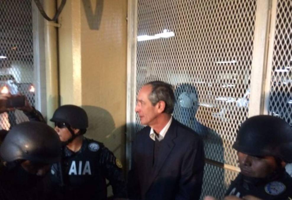 Así fue la detención y traslado del expresidente Álvaro Colom a los tribunales en Guatemala
