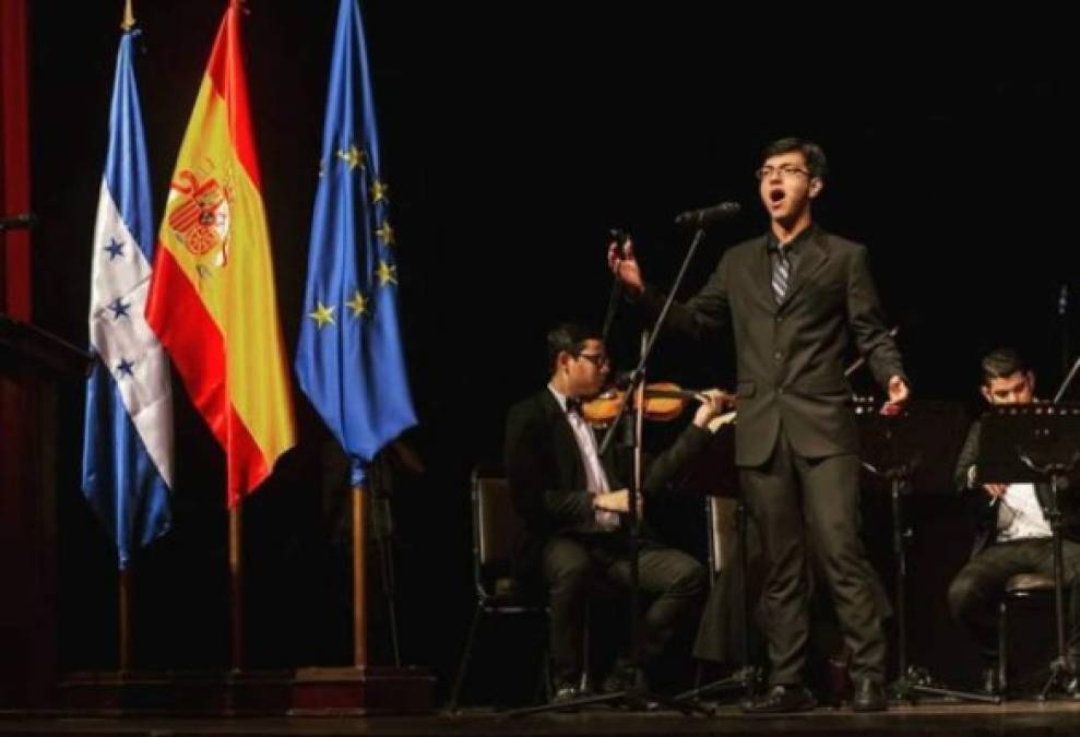 Así es Dennis Manzanares, el hondureño que brilló en 'Got Talent España' (FOTOS)