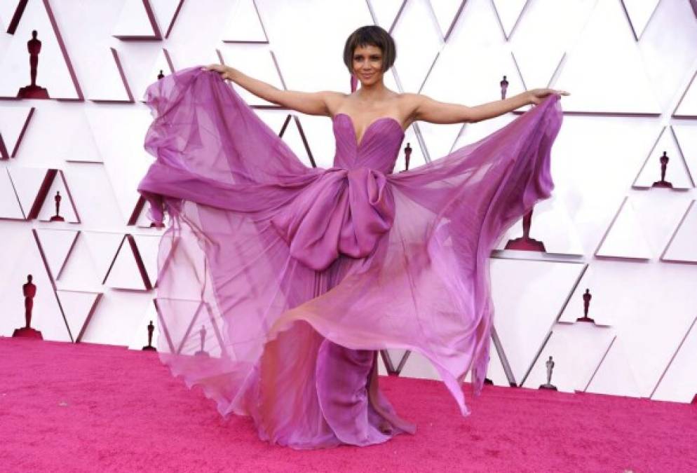 Los mejores looks de los presentadores de los Oscar 2021 (FOTOS)  