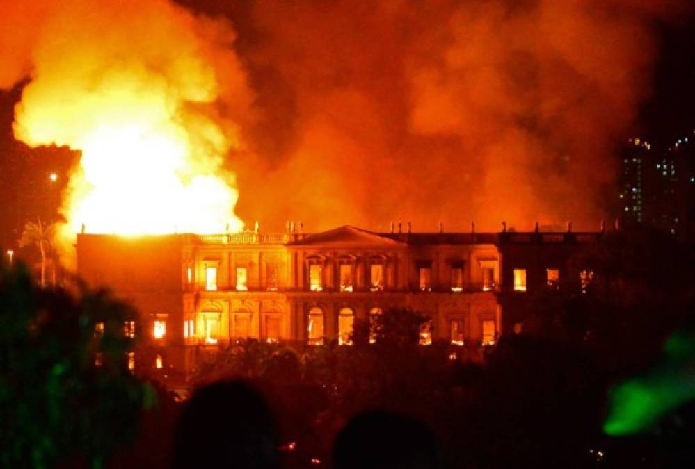 Imágenes: Destruido quedó el Museo Nacional de Brasil en Río de Janeiro tras voraz incendio