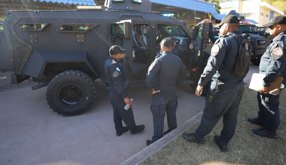 Con millonario pago a empresas intermediarias: así fue la compra directa de las 10 Black Mamba