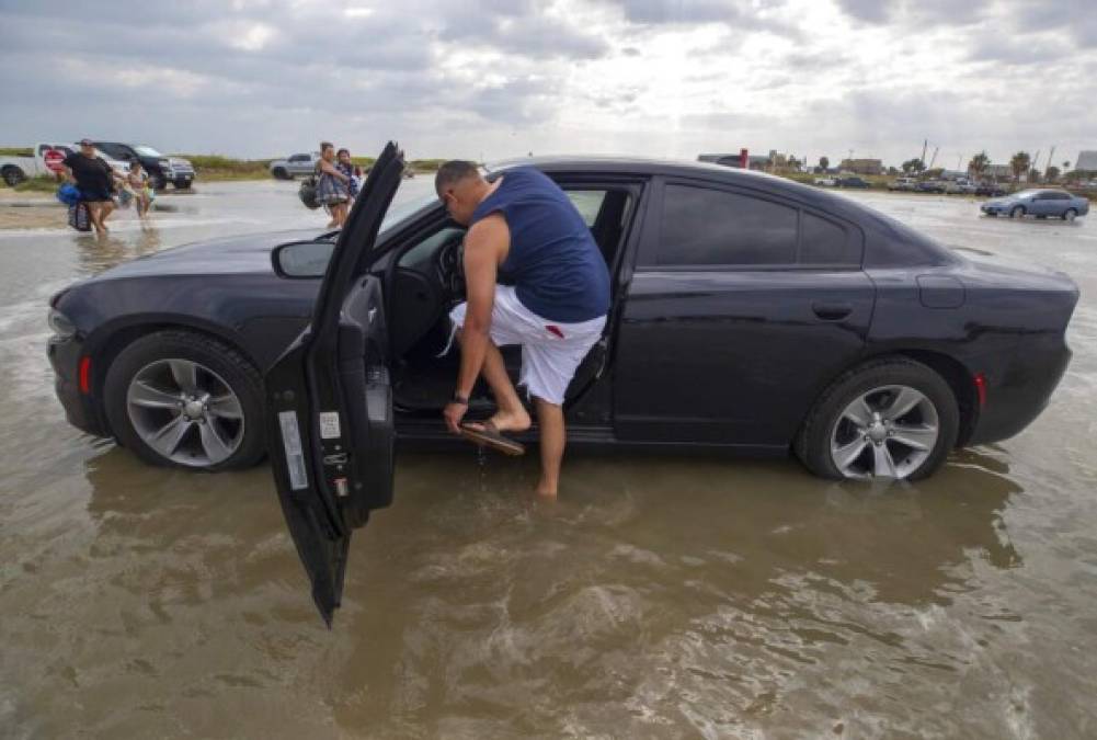 Destrozos e inundaciones por el paso de la tormenta Beta en Texas (FOTOS)