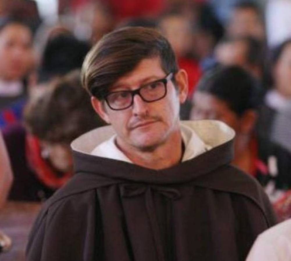 Niños de Santa Clara ofrecen plegarias de agradecimiento al recibir juguetes