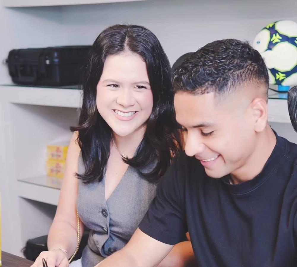 Fue actor y llegó con su bella novia: Así fue el primer día de Carlos Pineda en su nuevo equipo