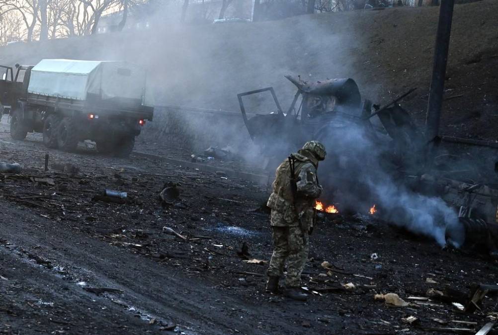 Explosiones, llanto y destrucción: Impactantes imágenes tras combates intensos en Kiev