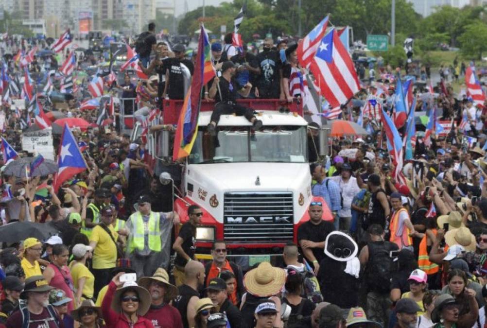 FOTOS: Los artistas que apoyan las protestas contra Ricardo Rosselló en Puerto Rico