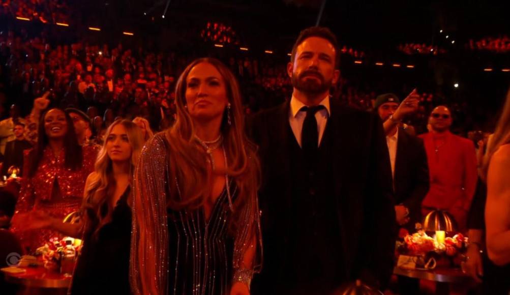¿Ben Affleck estuvo aburrido en los Grammy? Su cara causó revuelo en las redes