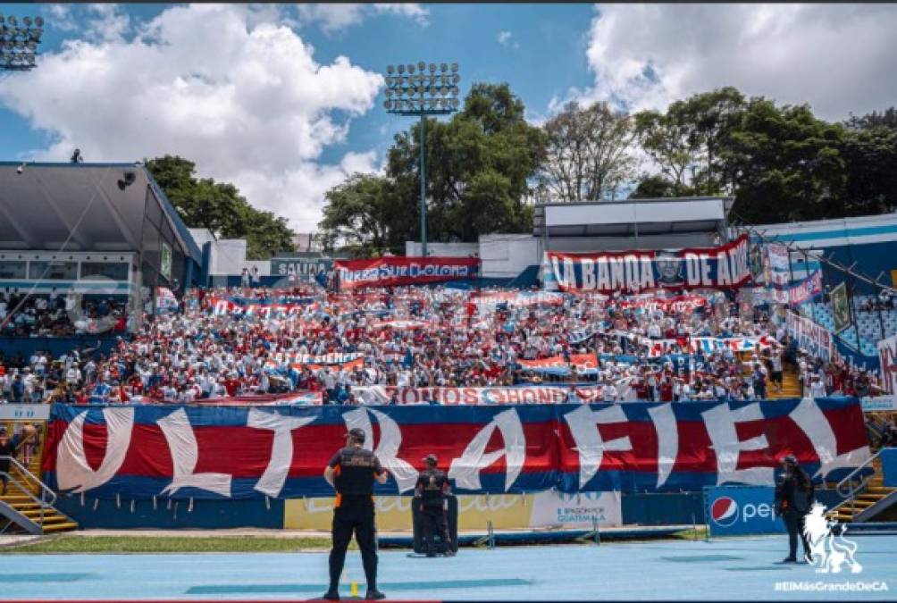 Ultra Fiel invadió Guatemala en el partido de Olimpia y Comunicaciones en Copa Premier