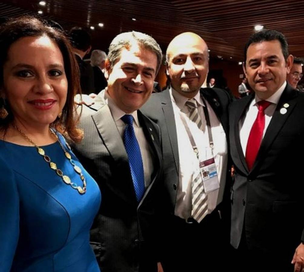 El vestido que usó Ana García de Hernández, la primera dama de Honduras, en toma de posesión de López Obrador