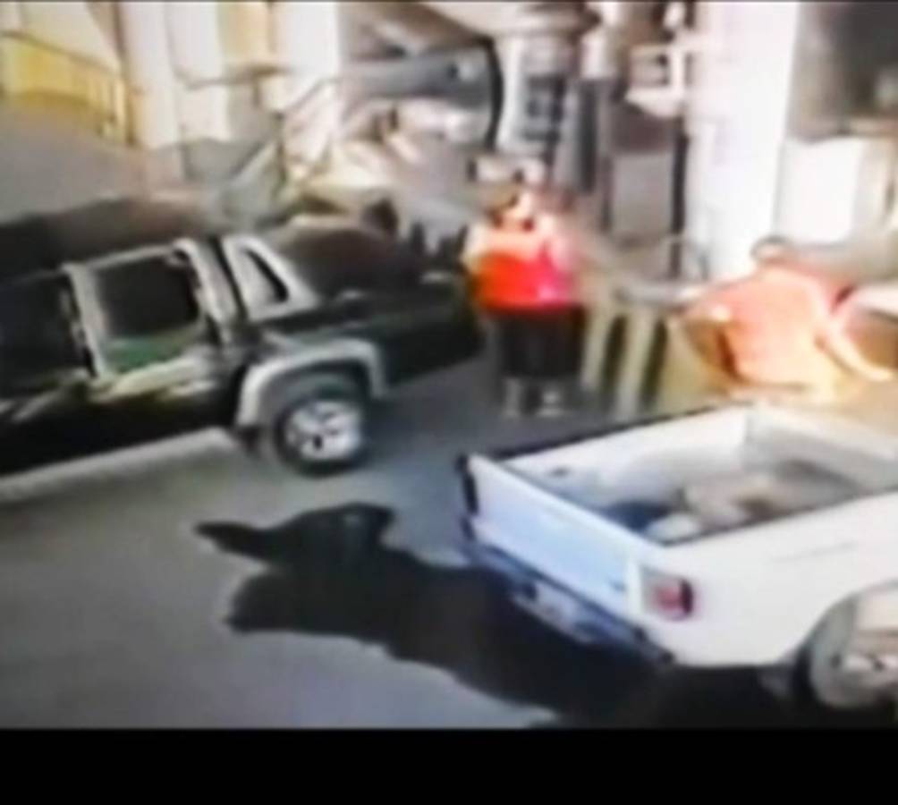 Video capta femicidio en una ferretería de Choluteca