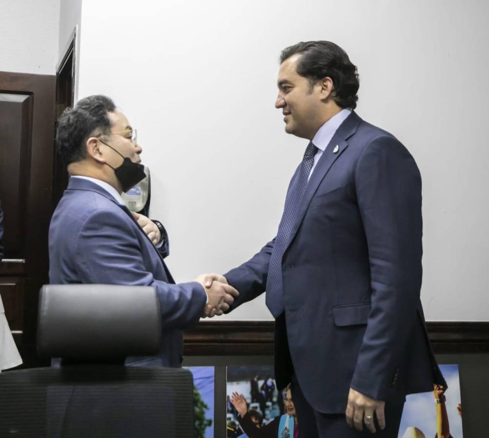 Presidente de Samsung Latinoamérica se reúne con secretario presidencial de Honduras