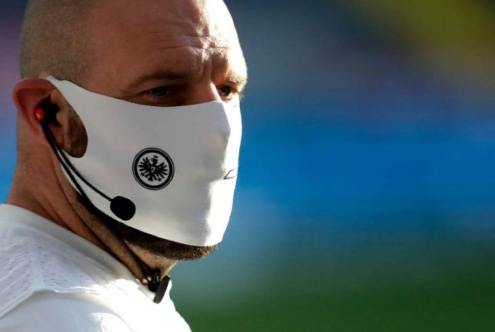 Con mascarillas y gradas vacías: 11 fotos del atípico regreso del fútbol