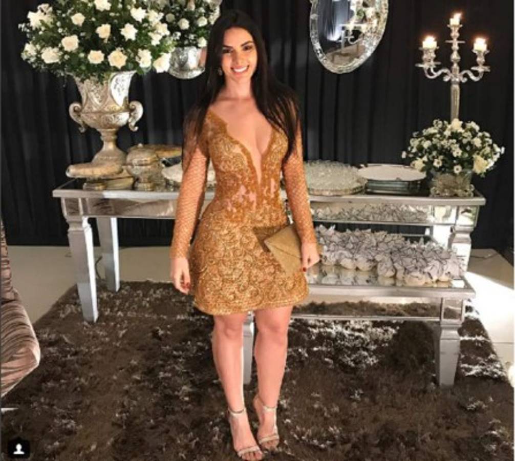 Sexi brasileña resultó ser una cantante y no una pastora