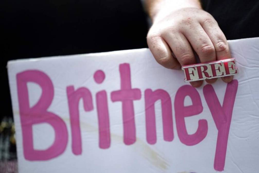 Las 10 cosas que Britney Spears no puede hacer a causa de estar bajo tutela de su padre (FOTOS)