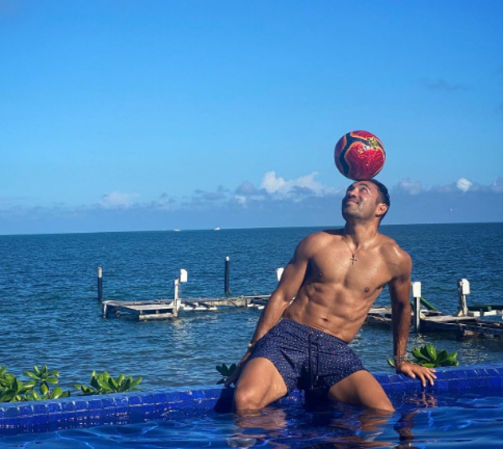 Marco Fabián y su nueva vida; presidente y jugador de club de Europa Marco Fabián y su nueva vida; presidente y jugador de club de Europa