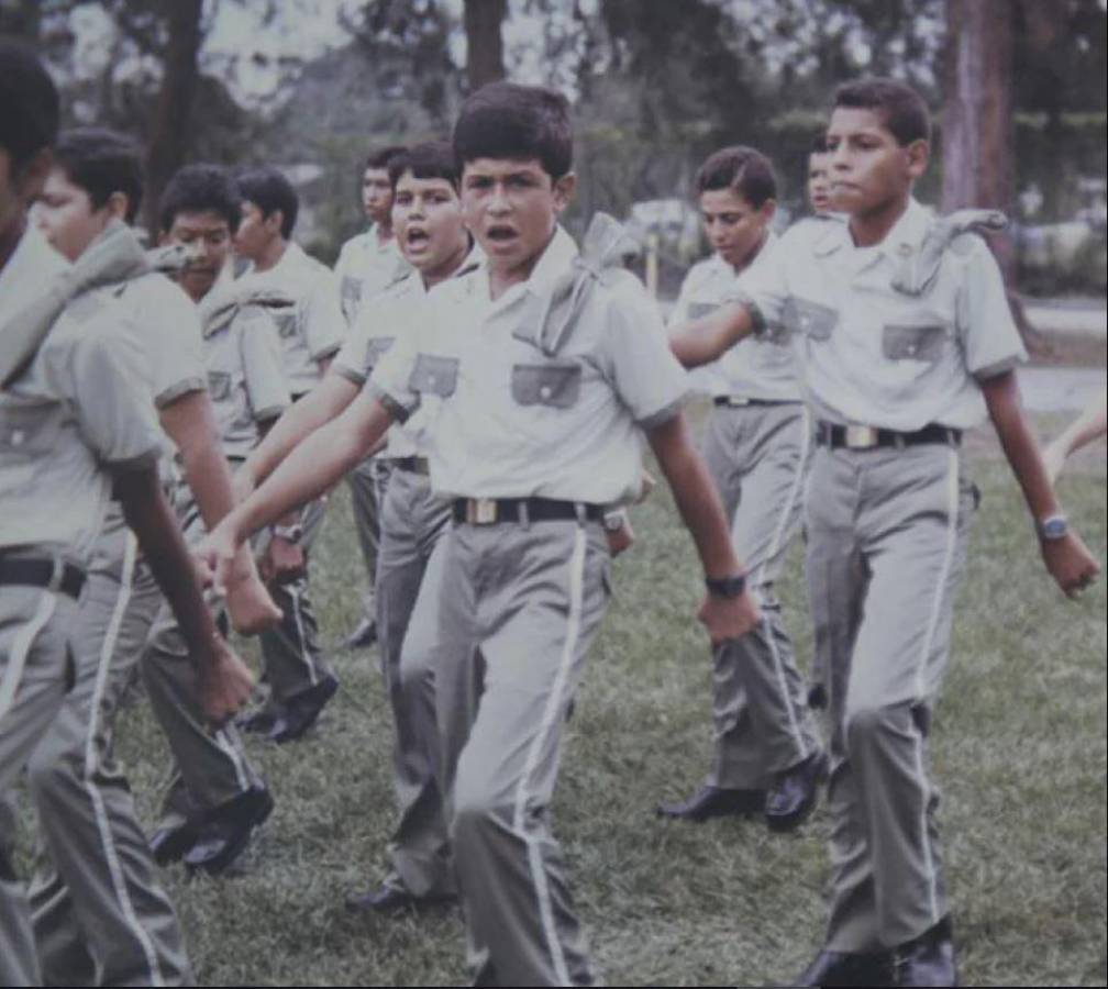 Juan Orlando Hernández realizó sus estudios secundarios en el Liceo Militar del Norte.