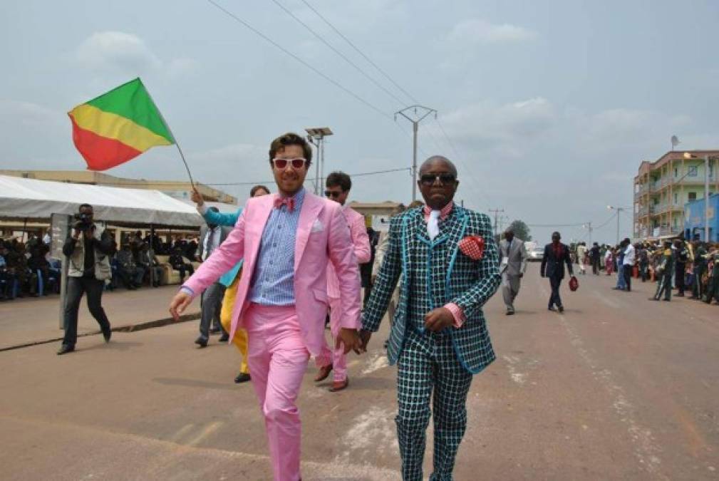 'Los Dandis' de El Congo: Viven en la pobreza con trajes lujosos de alta costura