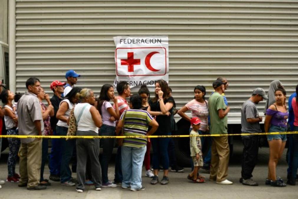 FOTOS: Venezolanos recibieron con largas filas la ayuda humanitaria llevada por la Cruz Roja