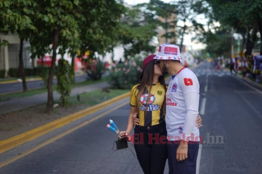 FOTOS: Bellas aficionadas visitaron el Morazán para disfrutar la final