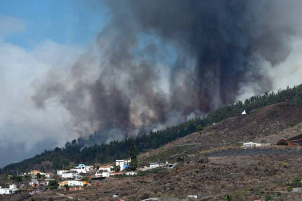 Temor y evacuaciones: Tras 50 años de inactividad entra en erupción un volcán en España