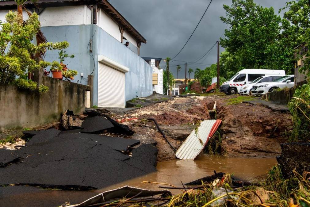 Inundaciones y destrucción deja huracán Fiona a su paso por el Caribe