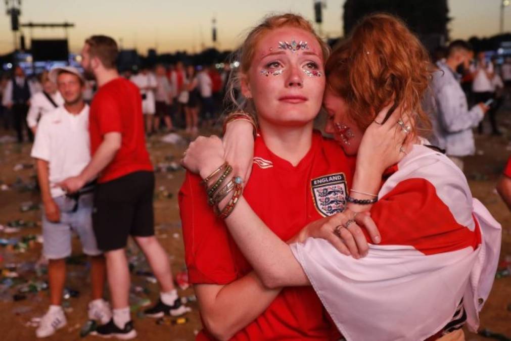 FOTOS: El llanto de las bellas aficionadas de Inglaterra tras la derrota ante Croacia en el Mundial