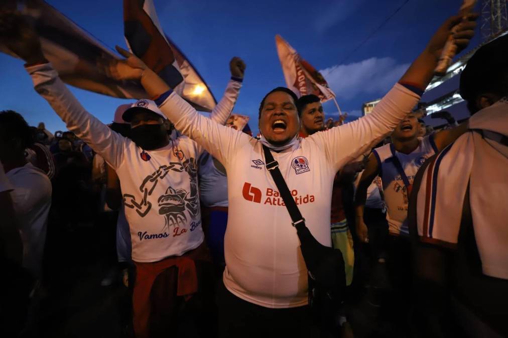 La Ultra Fiel llega con bombos al Nacional para la final de ida de la Concacaf League
