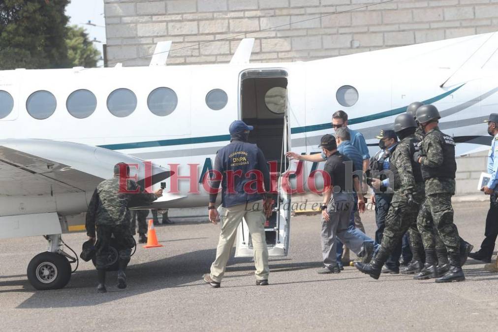 EN FOTOS: Seis agentes de la DEA custodiaron a JOH al avión que lo trasladó a EEUU