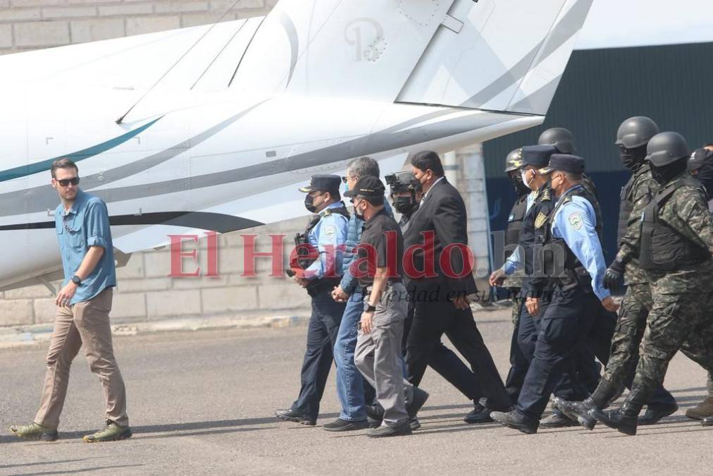 EN FOTOS: Seis agentes de la DEA custodiaron a JOH al avión que lo trasladó a EEUU