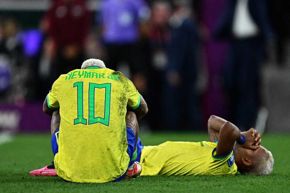 ¡Desconsolados! El llanto de los jugadores de Brasil tras perder ante Croacia