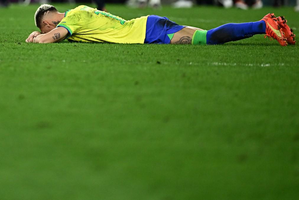 ¡Desconsolados! El llanto de los jugadores de Brasil tras perder ante Croacia