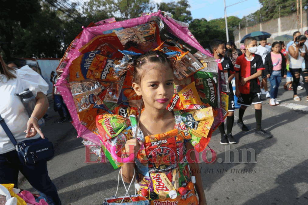 FOTOS: Fervor cívico y actos culturales de escolares en calles capitalinas