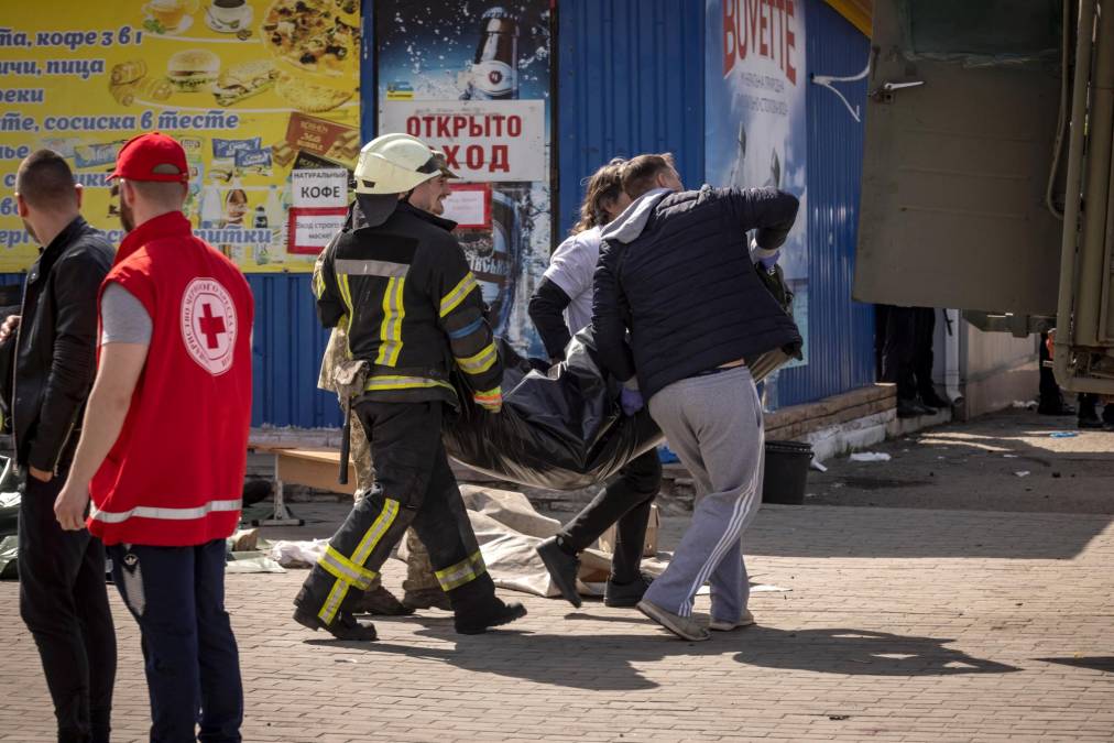 “Quiero escapar de este infierno”: docenas de muertos y cientos de heridos tras ataque en Ucrania