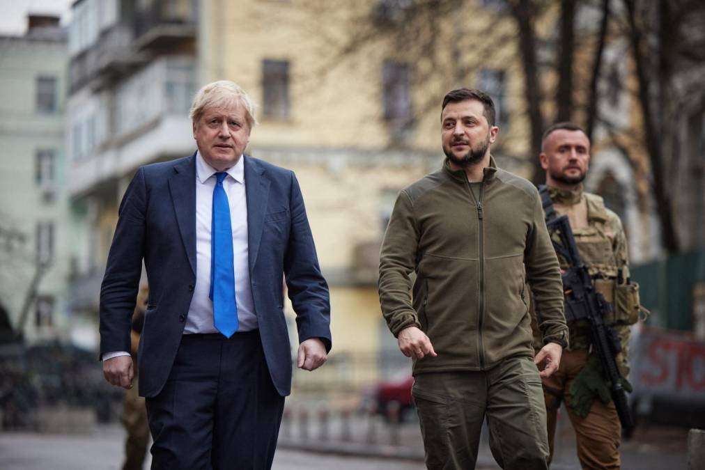 Johnson y Zelensky dieron un paseo por Kiev, la ciudad atacada por Rusia