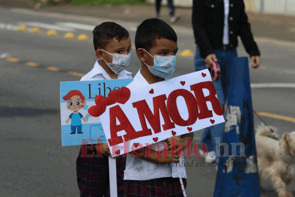 FOTOS: Fervor cívico y actos culturales de escolares en calles capitalinas