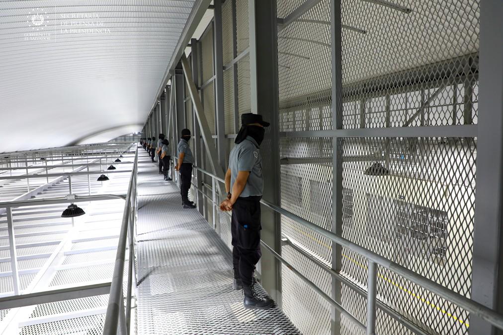 Total aislamiento: así es el Centro de Confinamiento del Terrorismo inaugurado en El Salvador