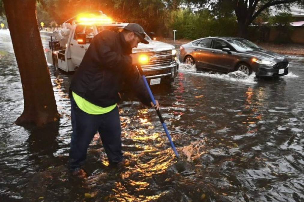 FOTOS: Calles anegadas deja el 'ciclón bomba' que azota el norte de California