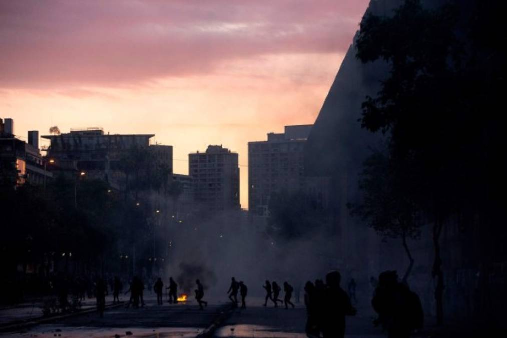 Chile continúa su lucha en las calles; a más de un mes de protestas