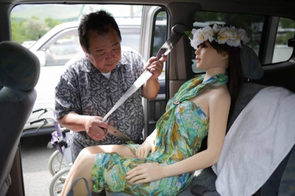 Empresario japonés se enamoró de una muñeca de silicona que ahora es su novia