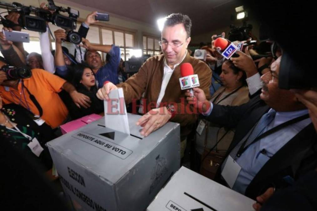 FOTOS: Así votaron las figuras políticas en distintos puntos de Honduras