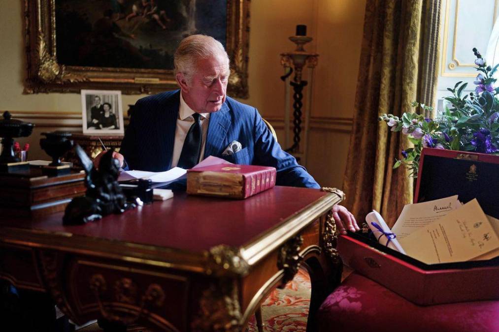 Los cambios del rey Carlos III en la monarquía tras suspenderse el luto por Isabel II