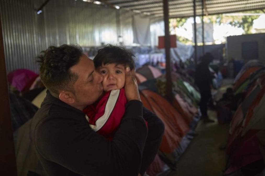 Así es la larga espera de los migrantes que son devueltos a México mientras esperan asilo de EEUU