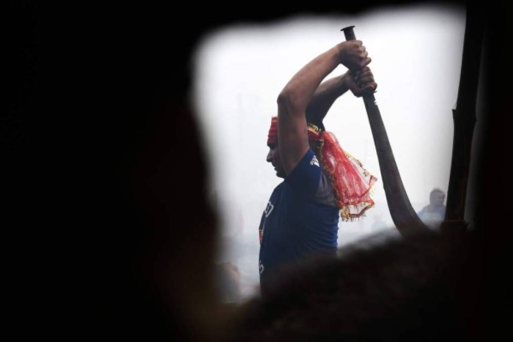 FOTOS: El dantesco ritual en el que degollaron a 300 mil animales en Nepal