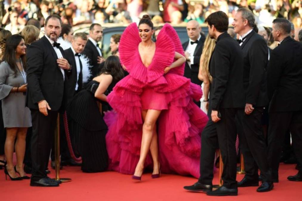 Vestido de la actriz ‪Deepika Padukone en Festival de Cannes provoca ola de memes