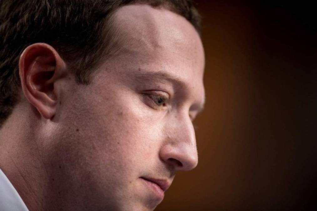 La tensa audiencia que enfrentó Mark Zuckerberg por filtración de datos en Facebook