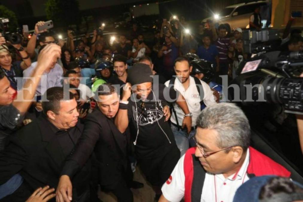 Las imágenes de la llegada de Ronaldinho Gaúcho a Honduras